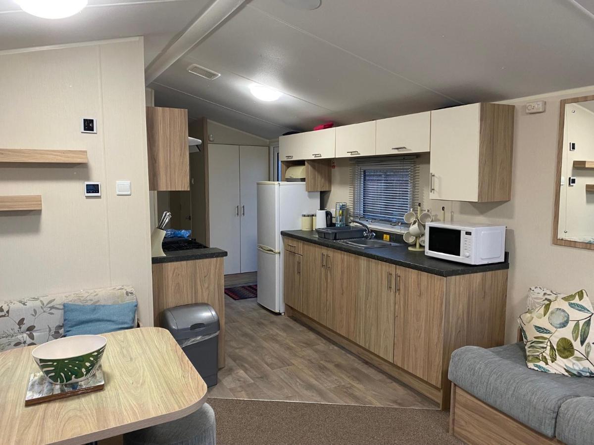 Willow Lodge Crowle  Bagian luar foto